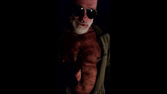 MusclesCigarsFFPig: Un papà che gioca con i capezzoli e fuma la...