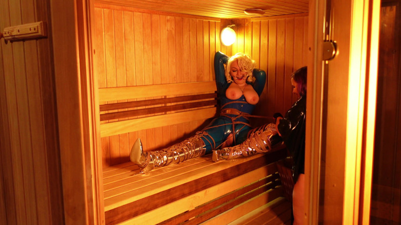 Arya Grander: Bondage process i bastun: sexig munkavlad undergiven MILF i latex...