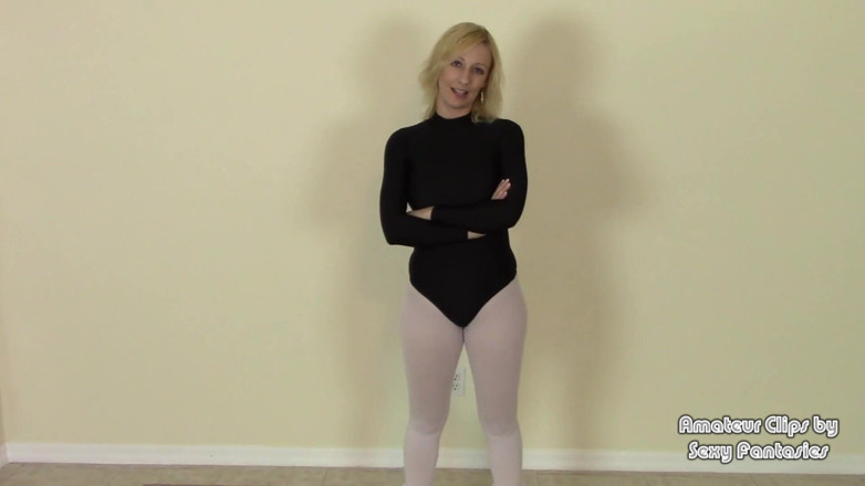 Brittany Lynn: MAMĂ SEXY CU VEDERE LA PERSOANA 1 cu acțiune adâncă în gât...