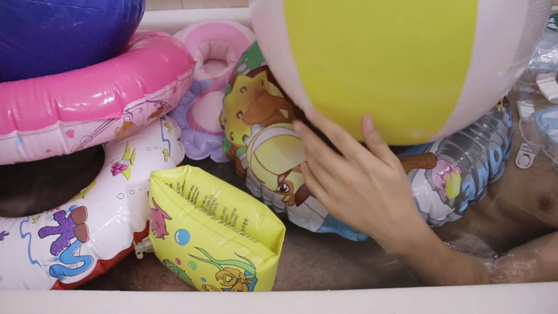 Inflatable Lovers: Bathroom with inflatables