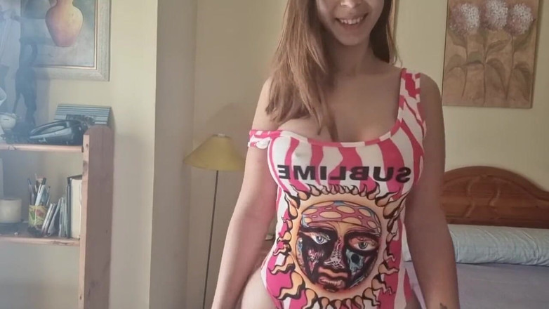 Holycandy: Culo grosso latina con figa bagnata