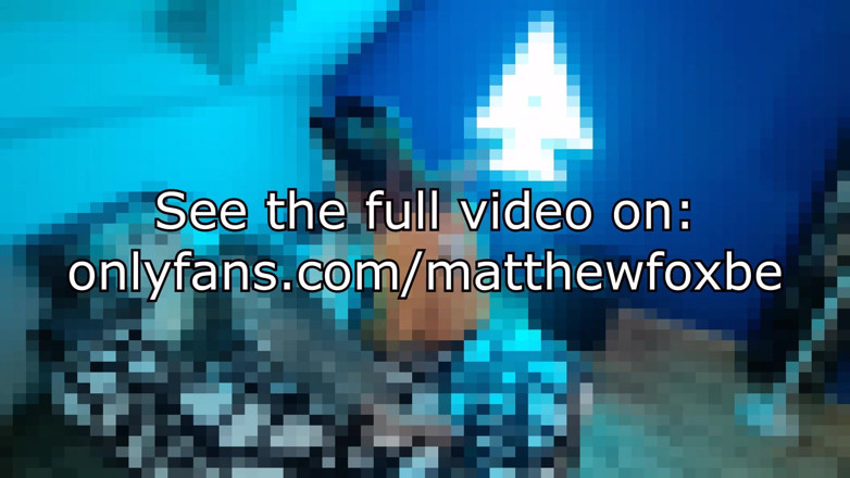 Matthew Fox Be: Matthew Fox e Snauwflake si stanno divertendo selvaggiamente in camera...