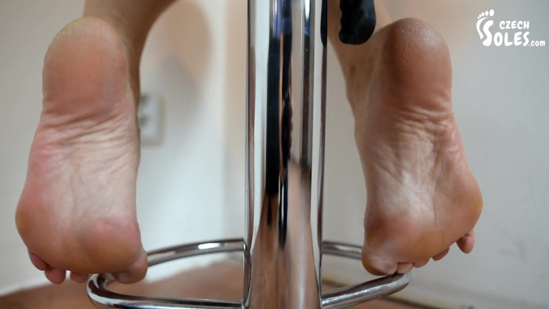 Czech Soles - foot fetish content: Sexy mature bare feet of goddess Mitzi