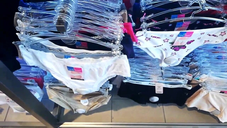 Nicoletta Embassi: Vaše nevlastní matka