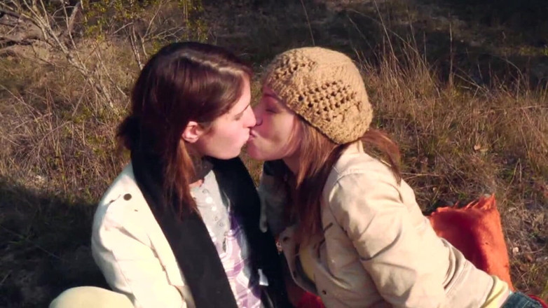 Lesbian Illusion: Seks lesbian yang sempurna di taman...