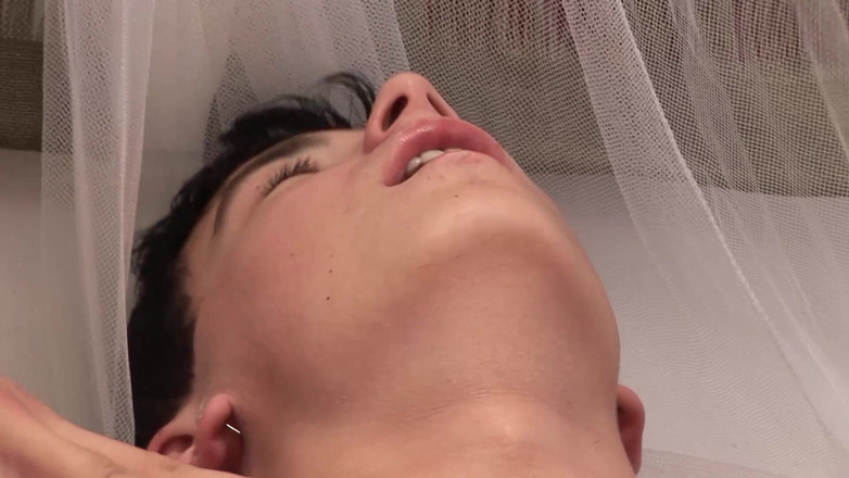 Transsexuell and gay club: Bros panas menghisap dan berkongkek dalam ghairah luar