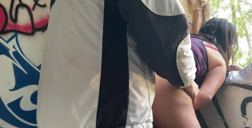 Mayay Thor X: 私の愛と屋外クソ後背位スタイル