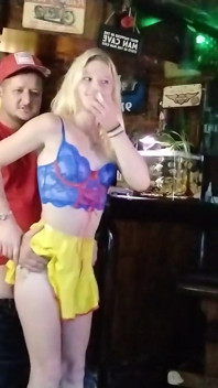 Nudný stařík a nadržená blondýnka