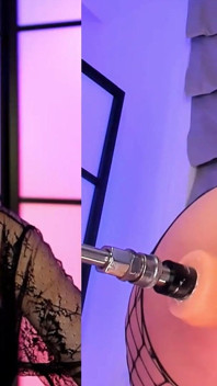 Blondine mit doppelkamera-sicht von ihrer fickmaschine