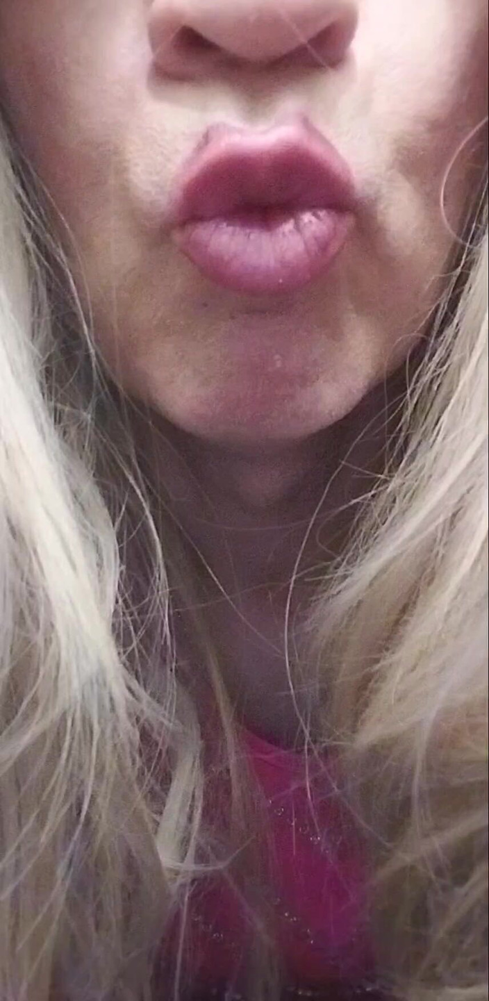 Cindy Belfast: Blonde mietje kokhalst naar lul