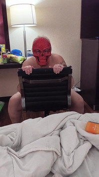 Taquiner et faire plaisir à qui c’est sous son masque ? C’est Davisdesires tellement flasques n grosse