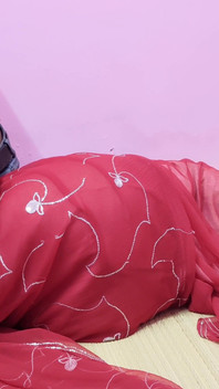 綺麗なおばちゃんが休む前にセックスに誘ってくれた