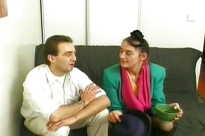 Filles Francaises: Пухлая французская дама наслаждается отдолбивая ее дырки