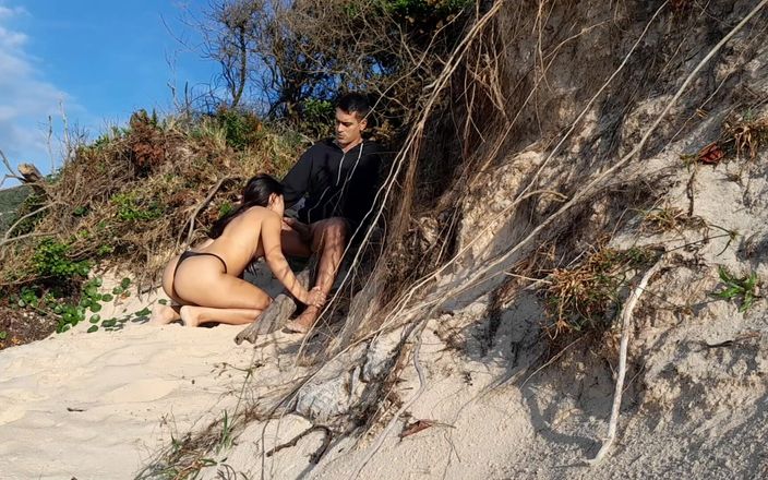 Couplebeach1: Yarağını emebilir miyim? Join Me