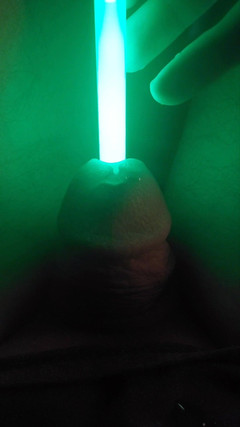 CosmicKastaway: Sondând cu un glowstick în gaura mea de pișat