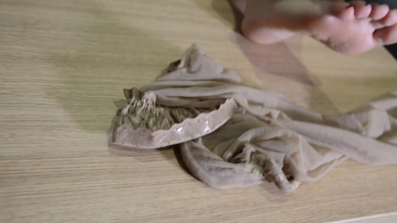 Mistress Legs: Prim-planuri de dimineață cu ciorapi din nailon