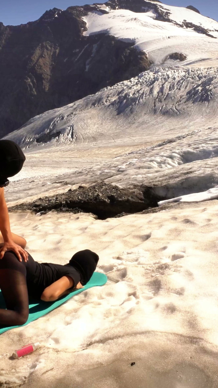 Hottest pleasure: La ragazza sodomizza il suo ragazzo troia bisognosa con strap-on...