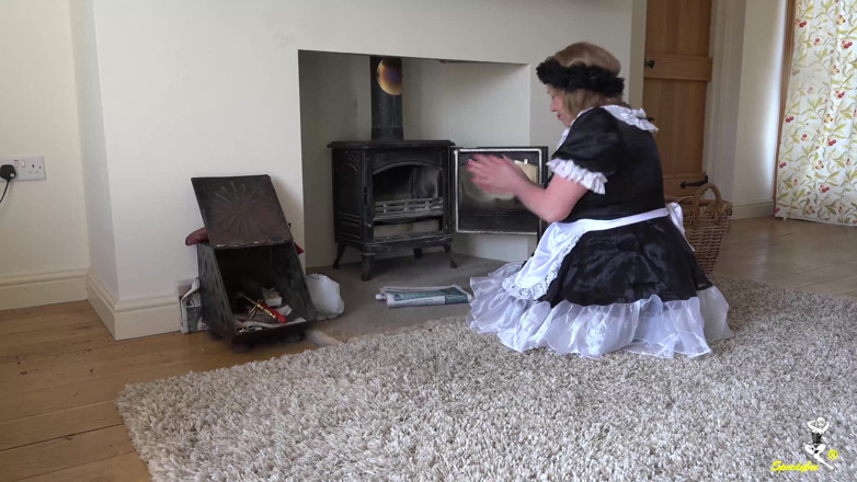 Dirty Doctors Clips: The maid - lighting the fire