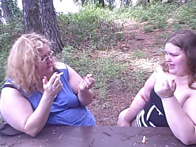 BBW nurse Vicki adventures with friends: Noi 2 fete mari îți arată cum am fuma pe pula ta