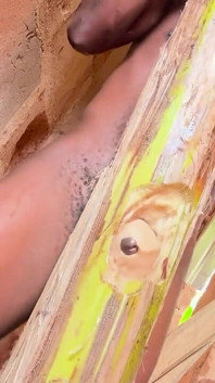 Cewek sange ini dientot habis-habisan sama kontol besar sampai memeknya menganga lebar