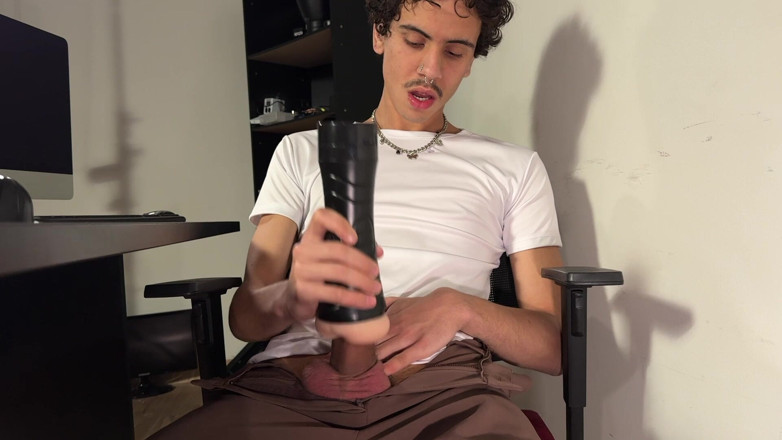 Dirty tricks gays: The Boss Is Outraged When He Catches the Employee Masturbating...