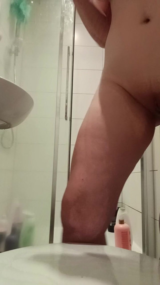 Dirty Milf: Masturbându-se cu un castravete