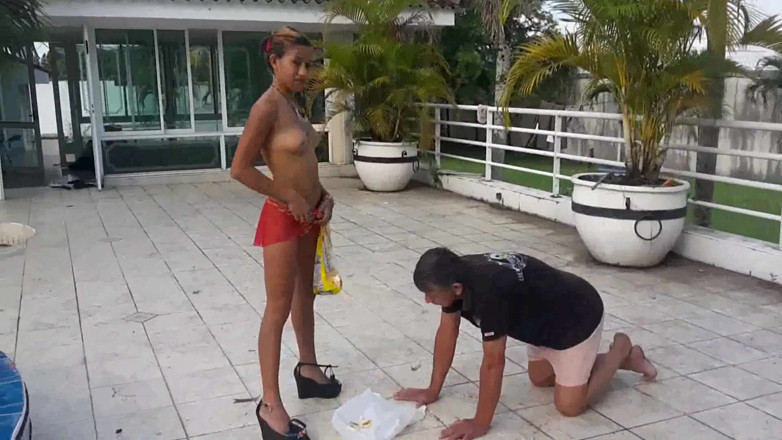 Foot Girls: Čas na krmení venku