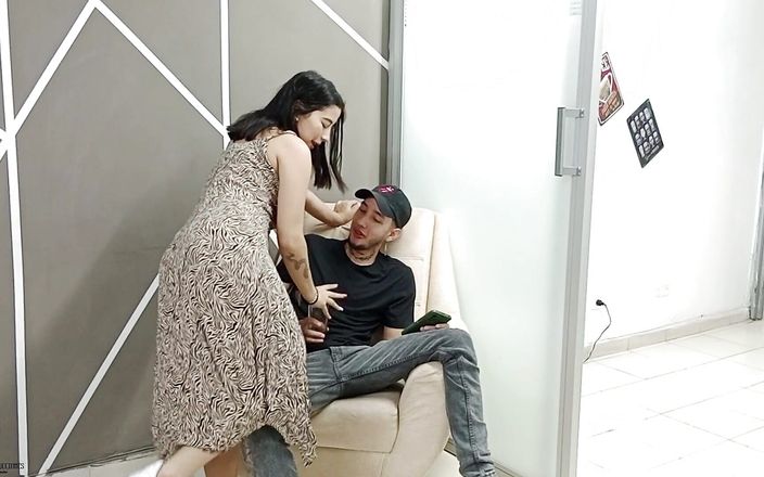 Vayolet: 배다른 아들의 자지에게 따먹히는 걸 좋아하는 발정난 새엄마