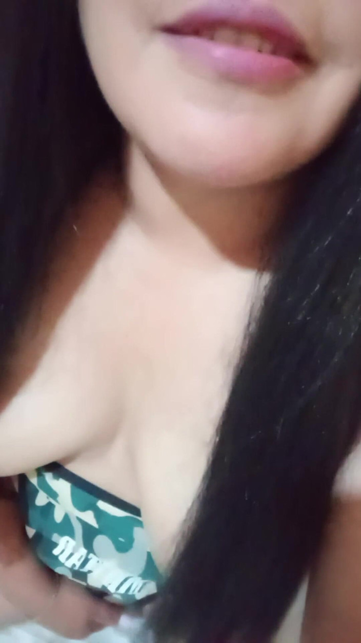 Carla Villalobos: サウナで友人と一緒に、シザーでセックスしたり、レズビアンのセックスをしたりした私のムラムラした話をします。