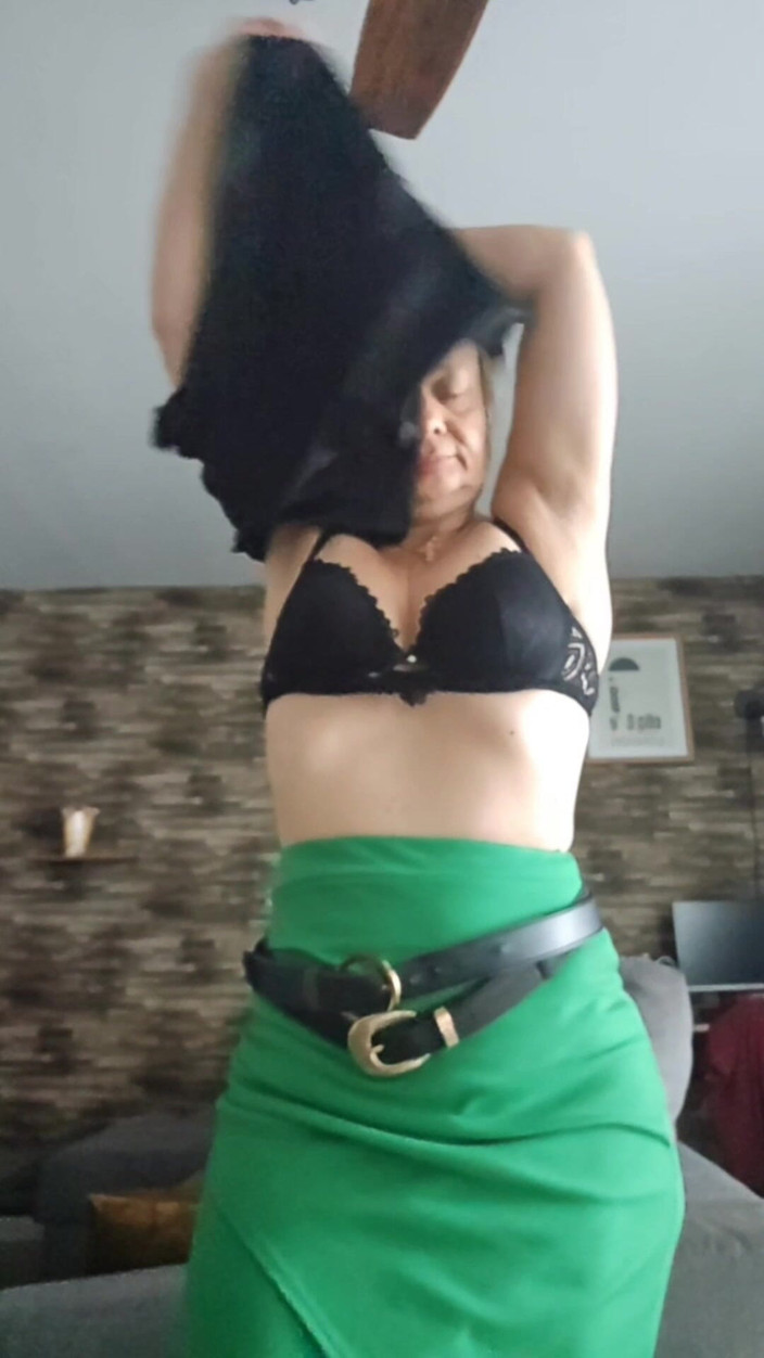 Sofy13: Compilação De Uma Mulher Madura Sexy Na Vida Cotidiana