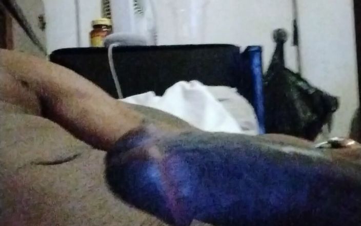 Choklet thunder: Cowok kulit hitam besar masturbasi
