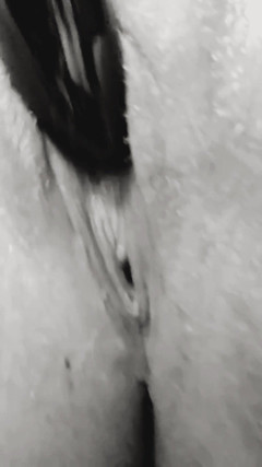 Misses Dickinson and Roughael: Tonton istriku dan aku muncrat dalam aksi solo panas