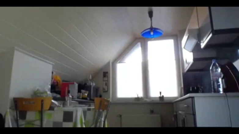 Sexydea: Niesamowita duża dupa sexydea pokazuje swoje słodkie stopy