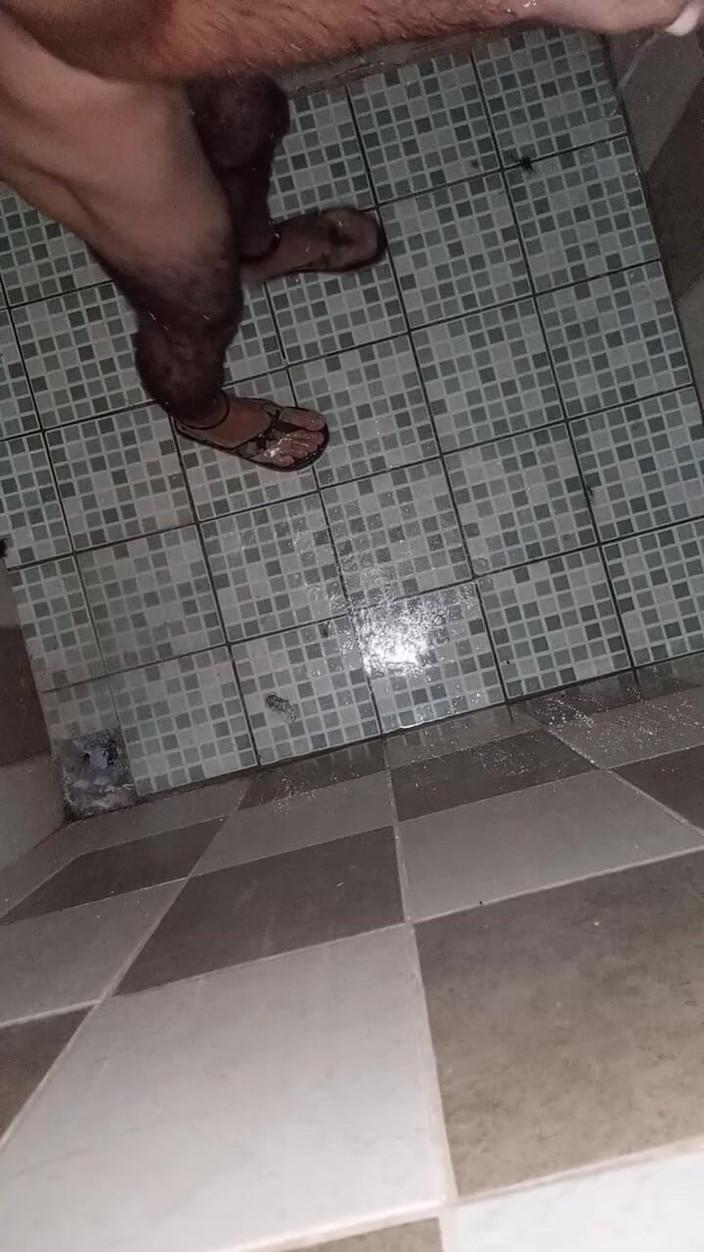 Cute boy jerks off: Il ragazzo si rade le palle e si masturba