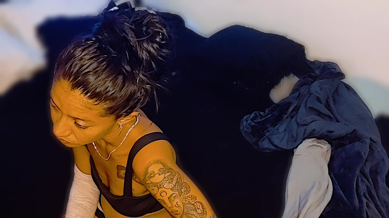 PABLO N3GROBAR: Goonie Live - Zlomila si ruku a přišla ošukat obří zadek