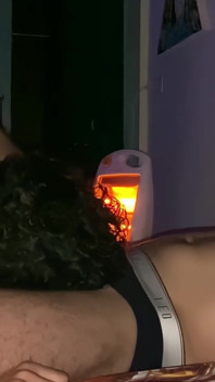 그가 직장에 있는 동안 - 남친을 데려갔어