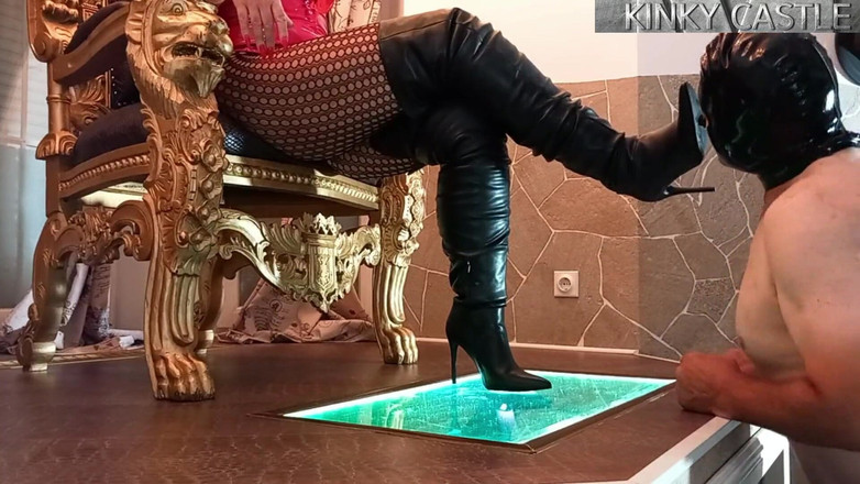 Kinky Castle: Misrtress Luciana Stiefelputzdienst del 2