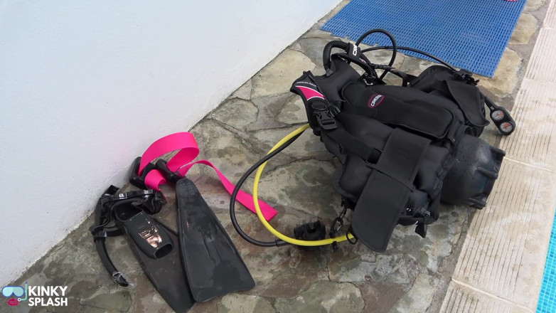 UKCuteGirl Lucy Lauren: Scuba retreat hari ke-2 - ngentot memek diam-diam selama pelajaran