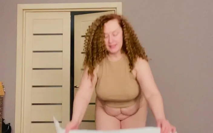 VikkiGeorgia: Diapered Curly Lady