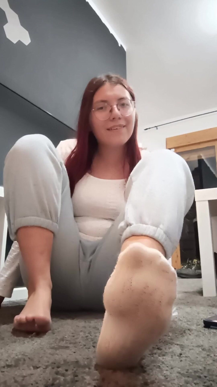 Softbrattypuppy: Saya akan membuatkan awak cuckold dan hamba kaki saya