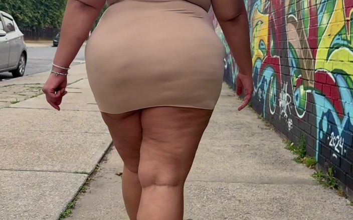 PutiLing: Boricua mami - kaki tebal - pantat montok - rok mini - stilettos sepatu...