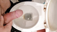 LuizasSlave: Čůrání a stříkání na záchodě