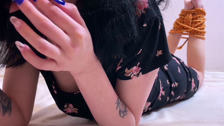 Eva Deva: 친구에게 전화하는 데 어려움을 겪는 Eva Divas