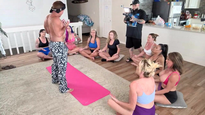 Dom Cruise: yogi dom krooj laiv sho leta hai par 8 milfs