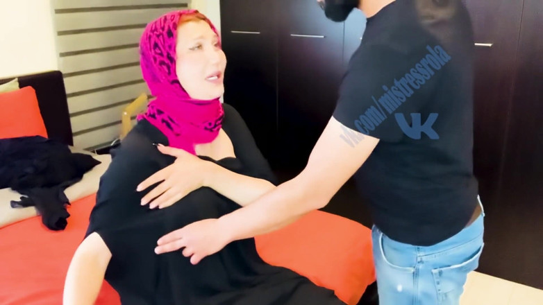 Mistressrola: Arab Girl with Her Step-brother