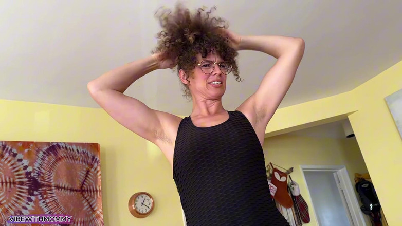 VibeWithMommy: Macecha šuká nejlepšího přítele nevlastního syna