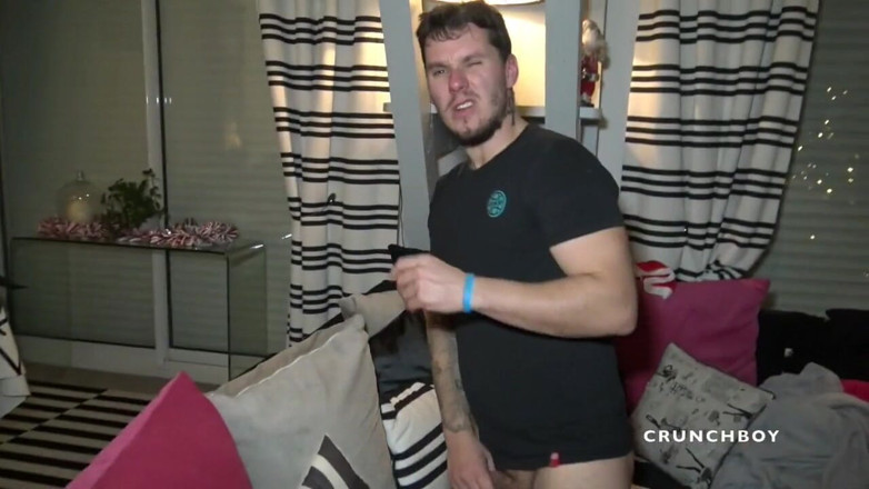 Straight boys curious with big cocks: Chlapec surový ošukaný Latinoameričanem na Vánoce