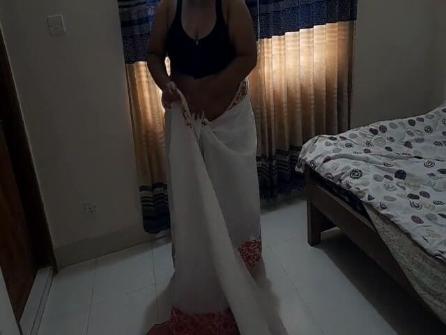 Aria Mia: Indiana sexy