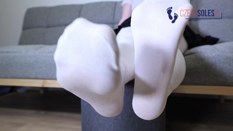 Czech Soles - foot fetish content: Uczennica białe rajstopy sole dokuczać