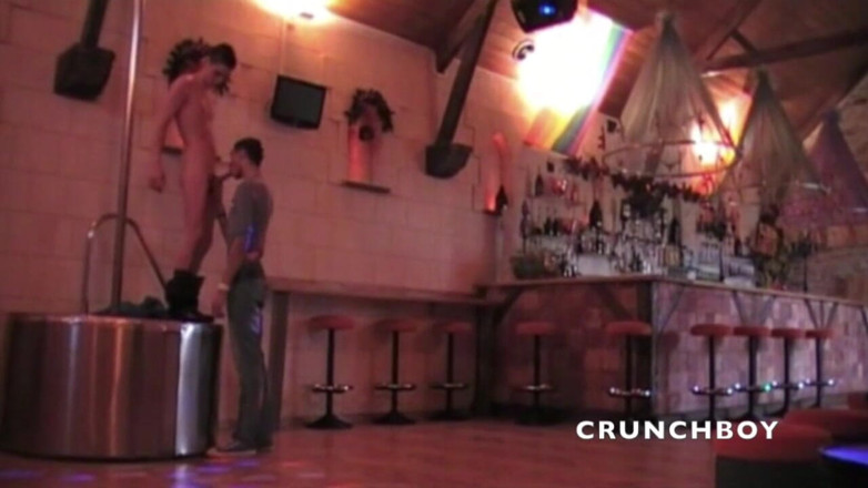 French Twinks Amator videos: İki Fransız iri güzel kız kulüpte sikişiyor